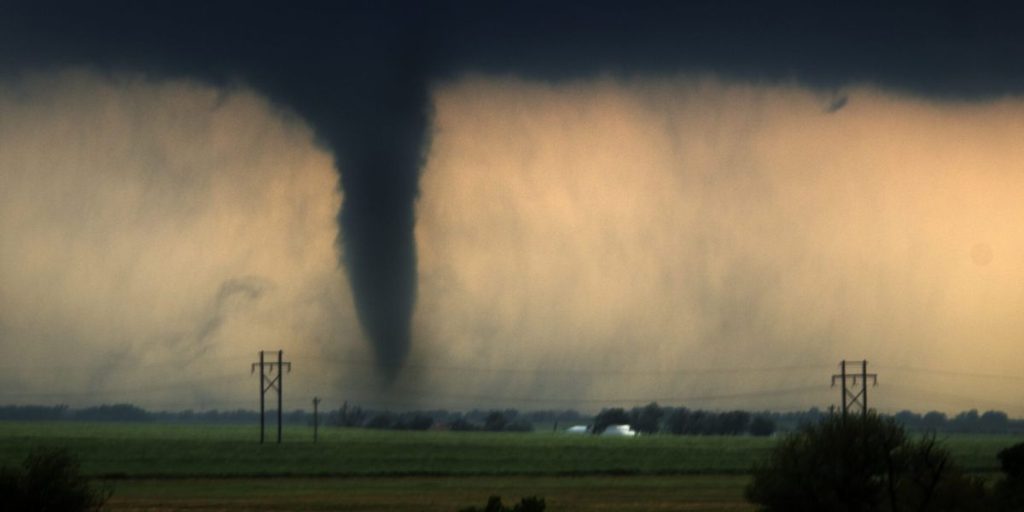 Extreme Weather Warning Tornadoes and Flood Risk in North Texas and Oklahoma Tonight