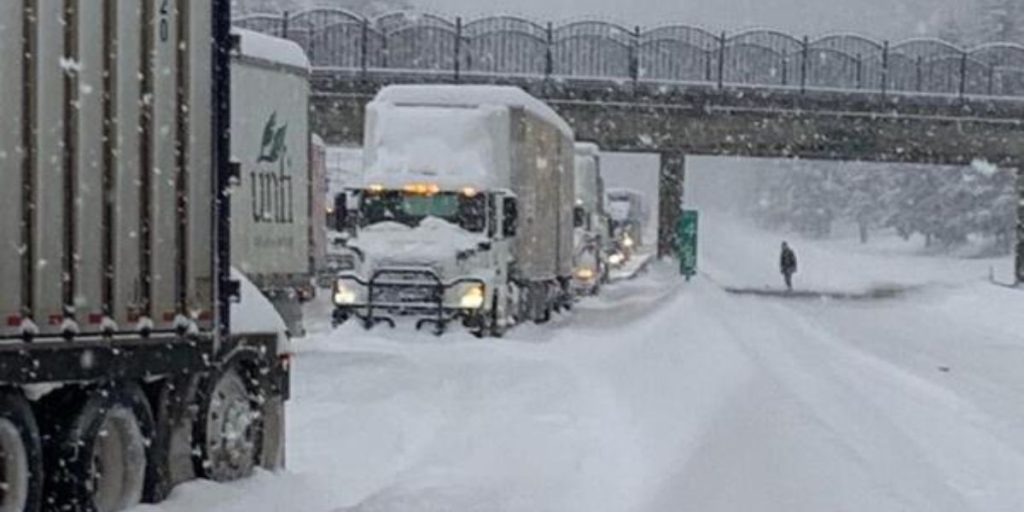 Heavy Snowfall in Oregon’s Cascades May Lead to Chain Requirements and Road Closures