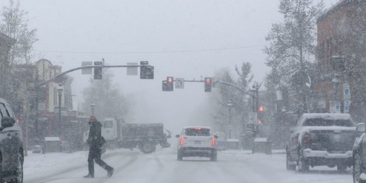 TRAVEL ALERT 5-10 Inches of Snow Expected in Colorado, Mountain Passes to Be Avoided