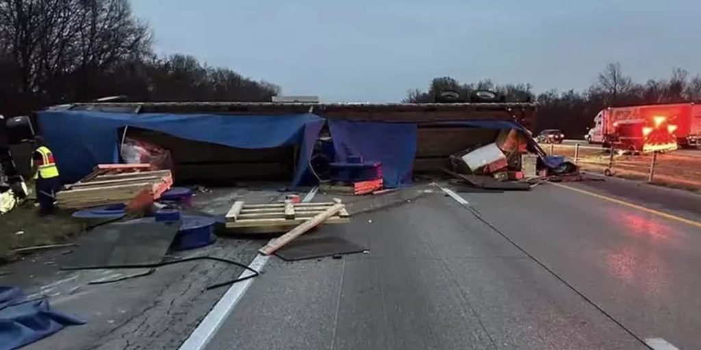 Semi-truck Crash on I-24 in Kentucky Leaves Two Injured, Closes Westbound Traffic