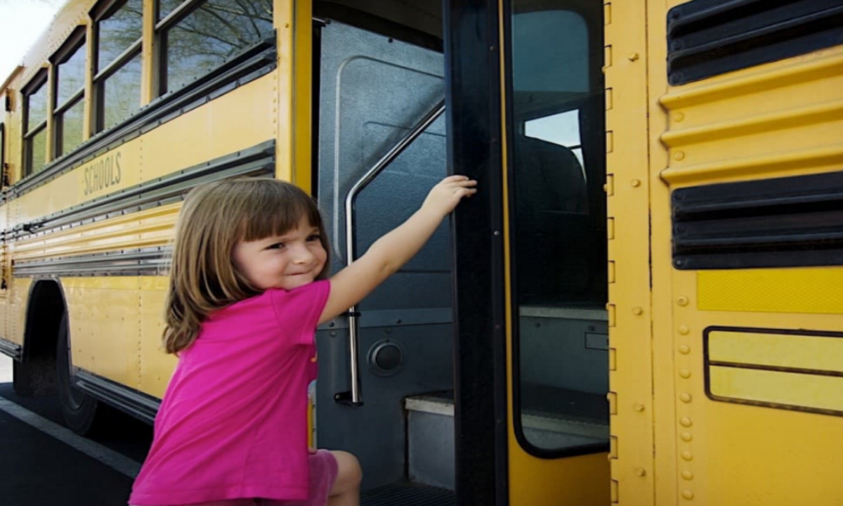 Heroic Bus Driver Saves Choking Student: A Life-Saving Act in Wisconsin