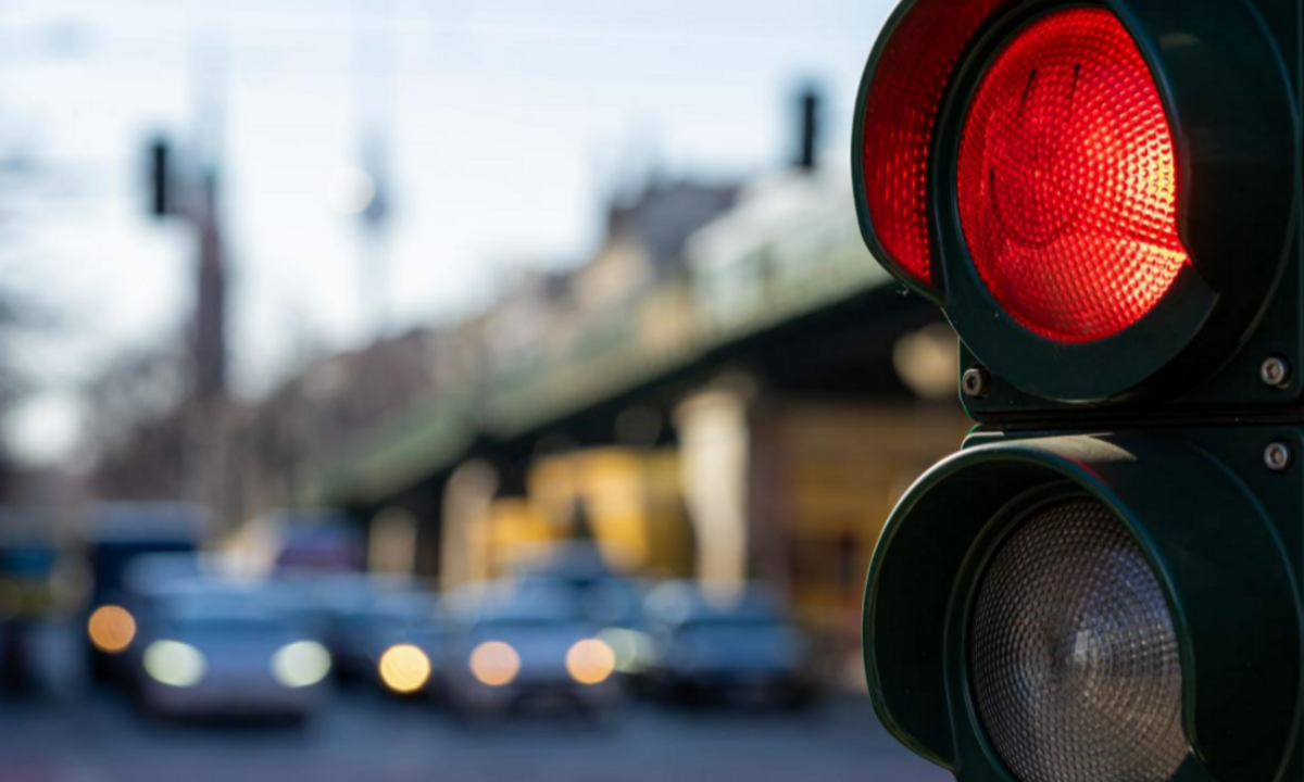 How Strict Are Red Light Right Turn Laws in Arizona? Find Out Now!