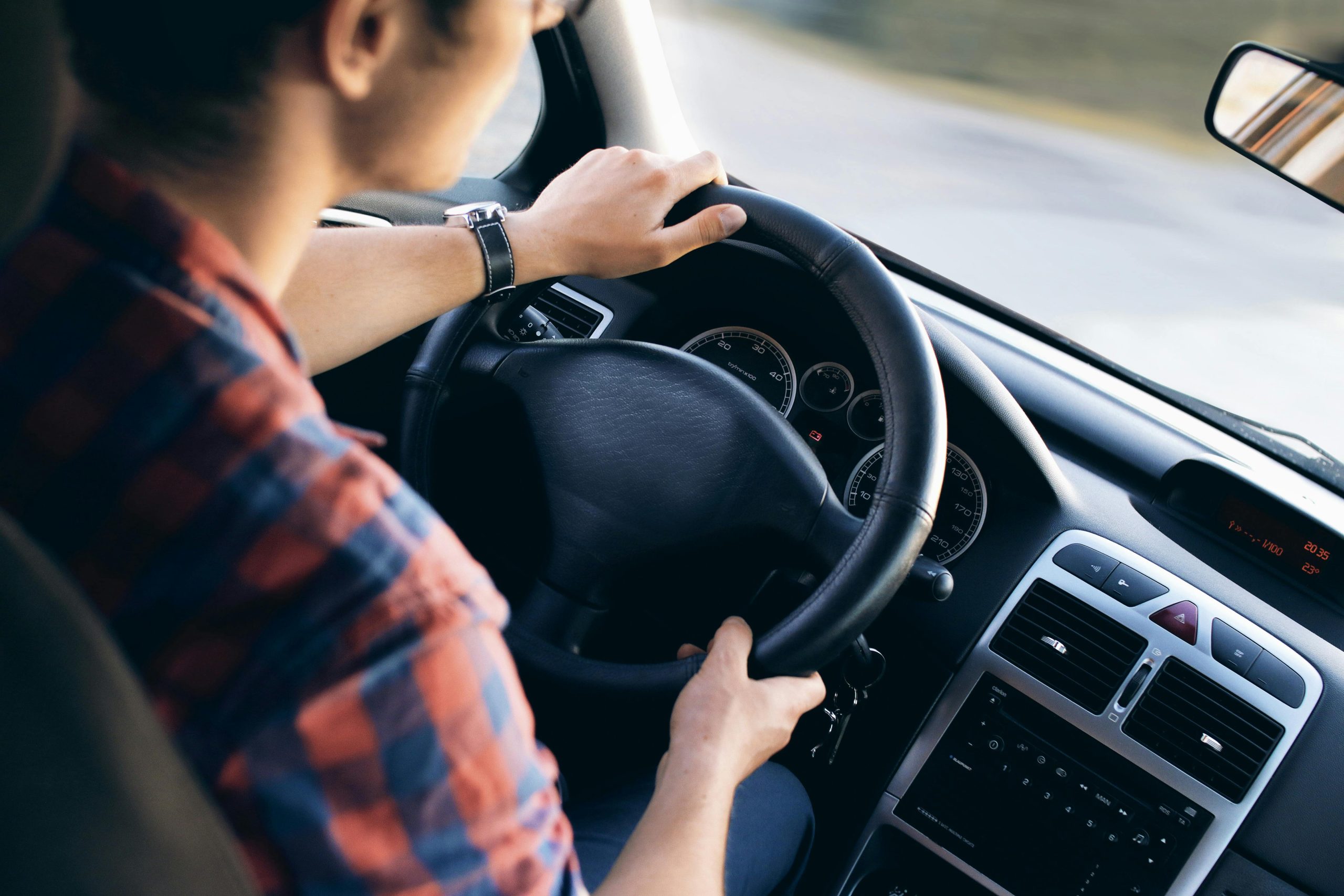 Wyoming Driver Alert Right Turn at Red Light Explained After Latest Update