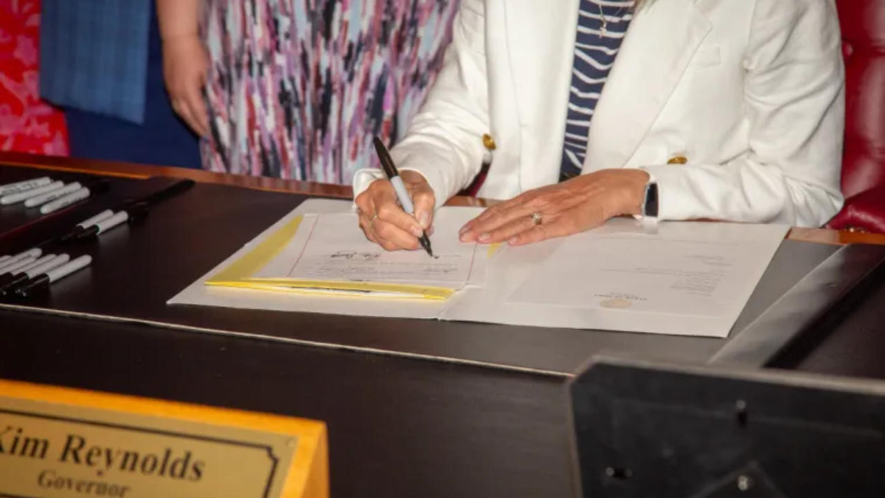 Des Moines Register Strikes Back: Presses Gov. Reynolds To Release Withheld Docs