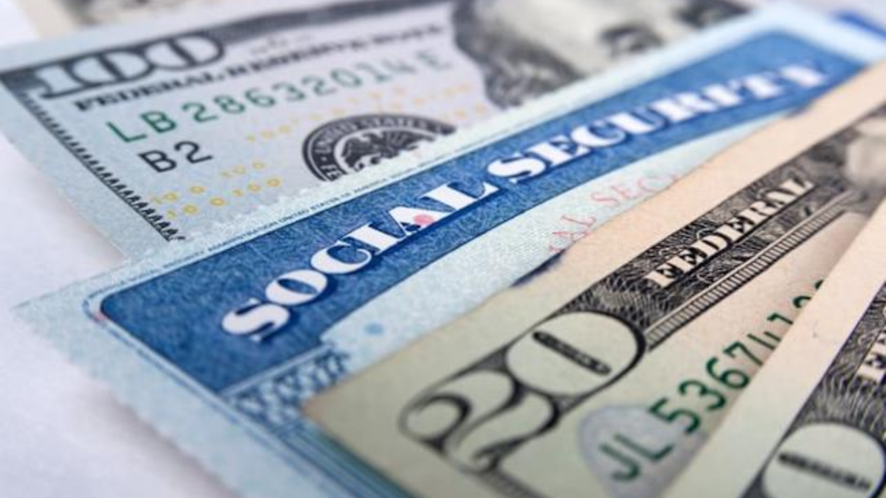 Exploring The Benefits And Risks of Working While Collecting Social Security